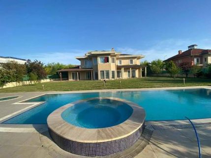 فيلا للإيجار فى بيوك جكمجة - إسطنبول