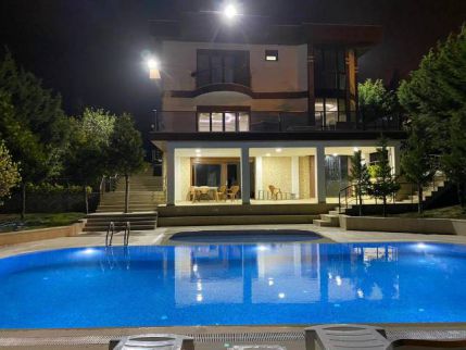 Villa For Rent In Buyukgekmege - Istanbul