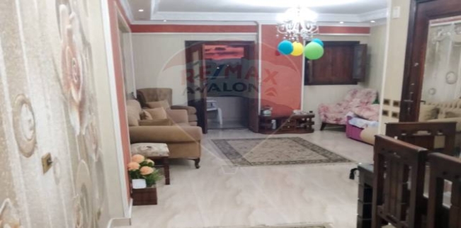 شقة للبيع فى زيزينيا - قسم الرمل - الإسكندرية