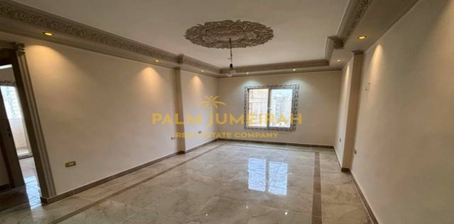 شقة للبيع فى محرم بك - قسم محرم بك - الإسكندرية