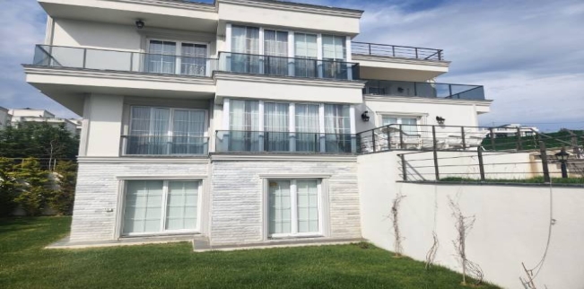Villa For Rent In Buyukgekmege - Istanbul