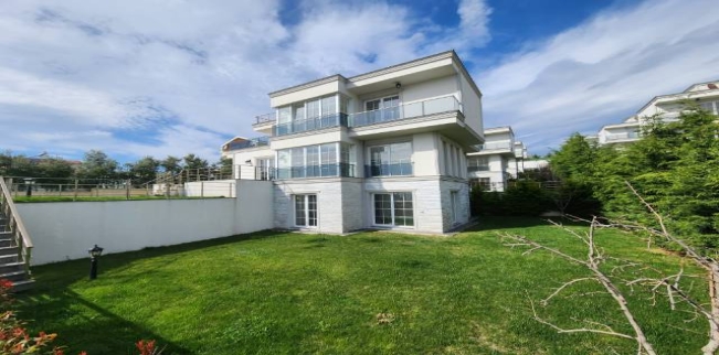 Villa For Rent In Buyukgekmege - Istanbul