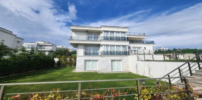 Villa For Rent In Buyukgekmege - Istanbul