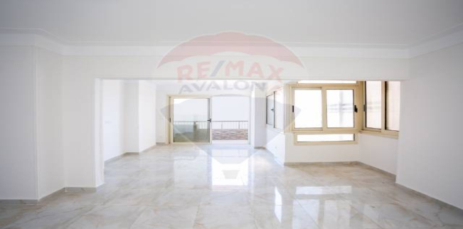 شقة للبيع فى لوران - قسم الرمل - الإسكندرية