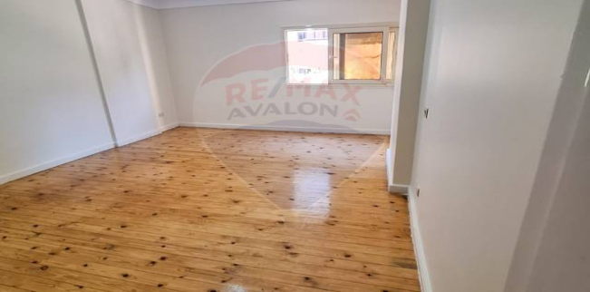 شقة للإيجار فى قسم الرمل - الإسكندرية