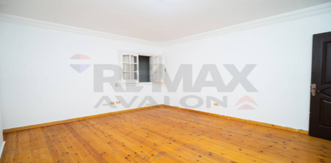 شقة للبيع فى ستانلي - قسم الرمل - الإسكندرية