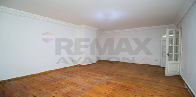 شقة للبيع فى ستانلي - قسم الرمل - الإسكندرية