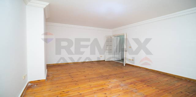 شقة للبيع فى ستانلي - قسم الرمل - الإسكندرية